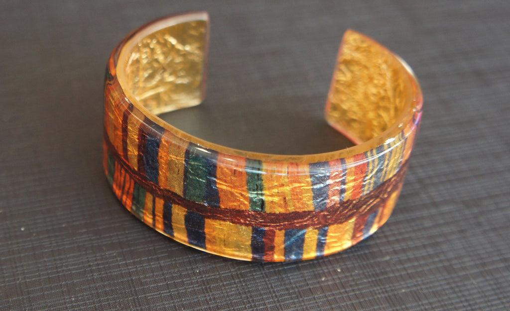 Medium coloured stripe cuff