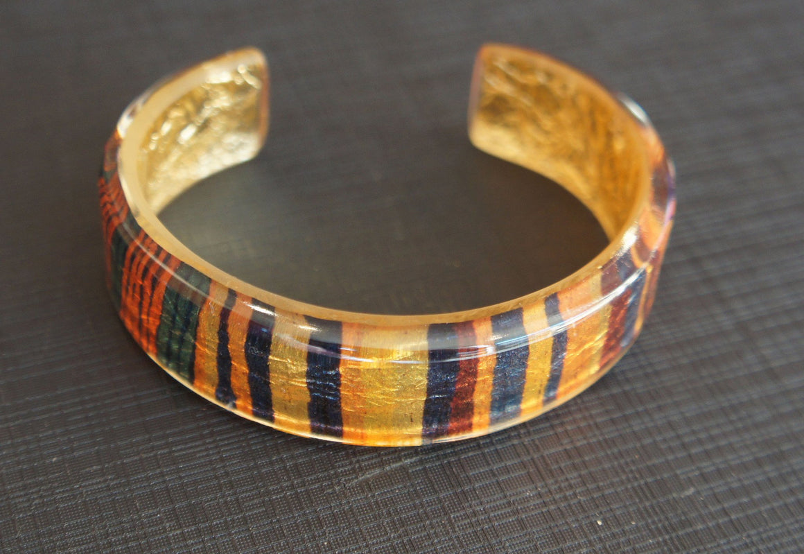 Small coloured stripe cuff