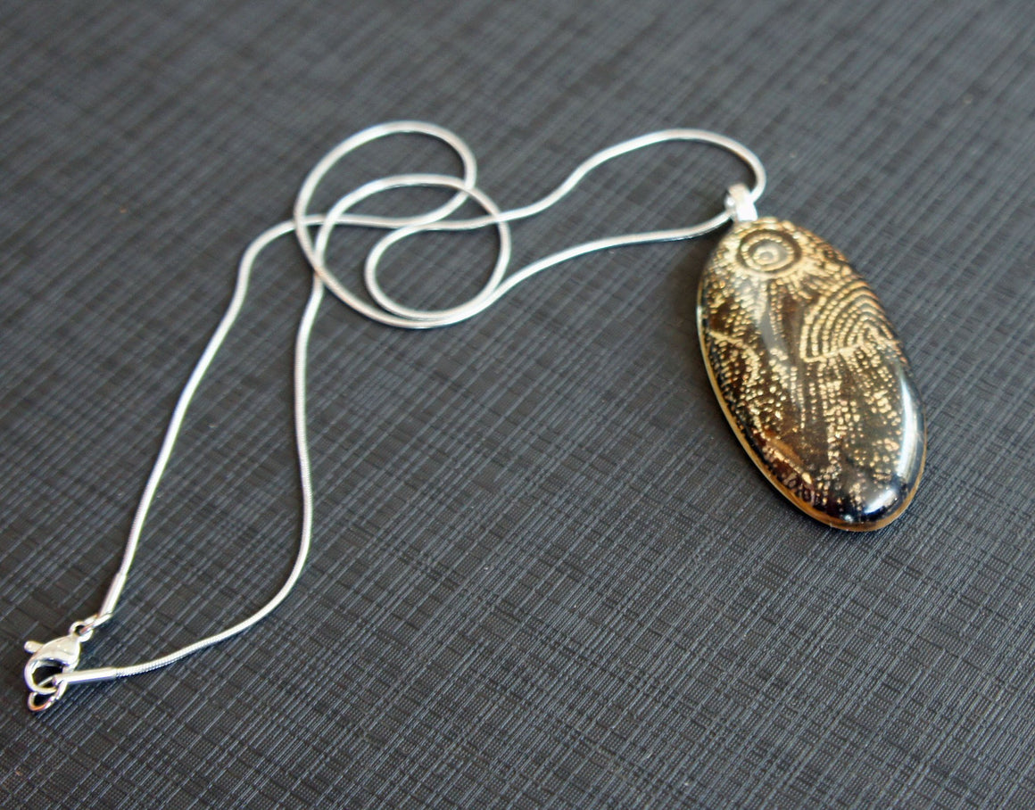 Gold pendant