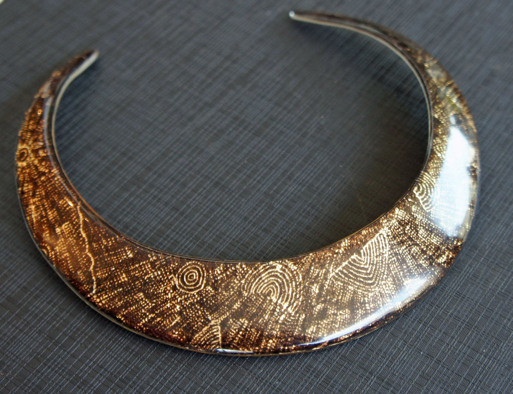 Gold neck choker